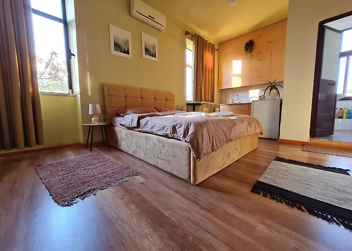 Ex-Block District Charming Studio Apartment With Treeish Sorrounding View!
